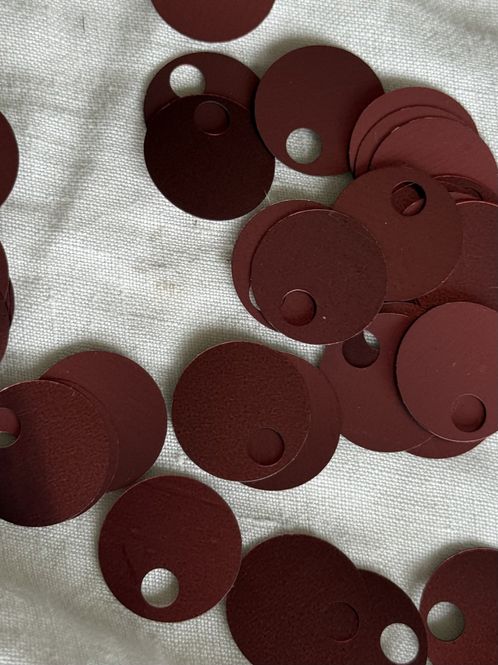 Hovedbilde Store paljetter - matt Vinrød