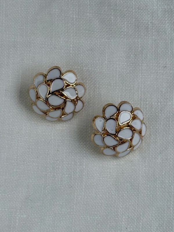 Hvite emaljerte knapper