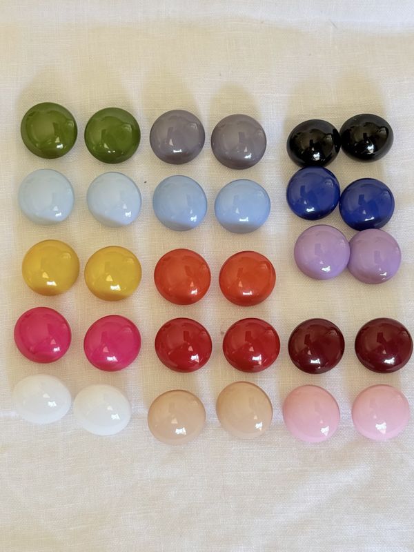 Fargeglade knapper 18mm