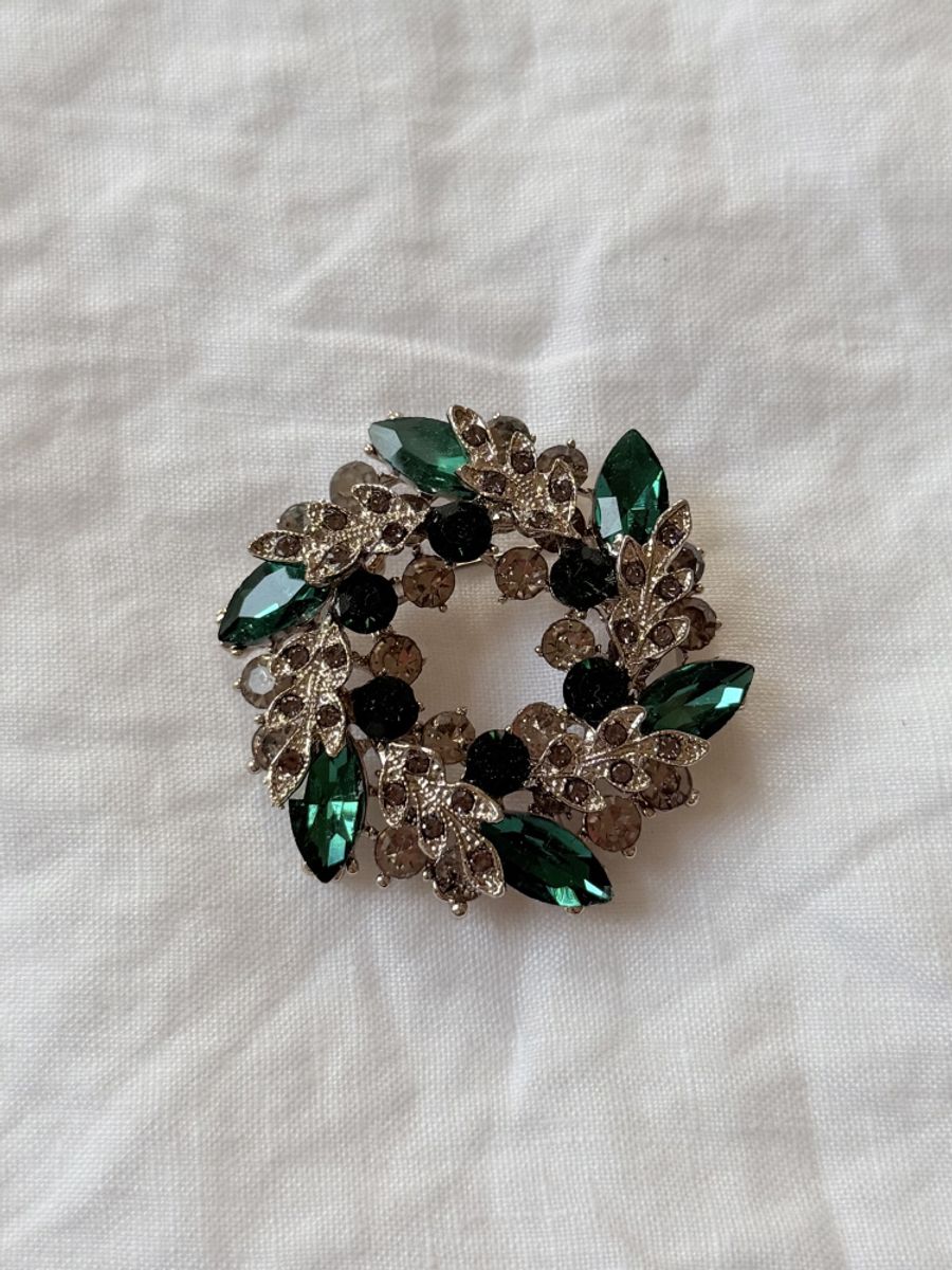 Brosje - grønn krans