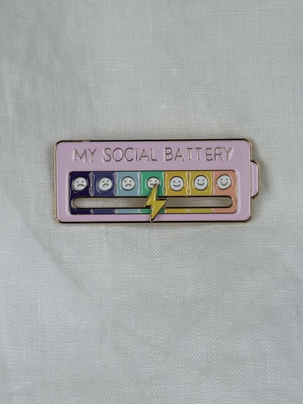 My social battery - brosje